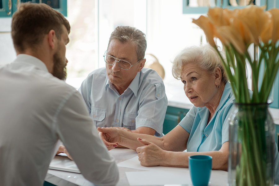 lawyer discussing about elderly estate plan 