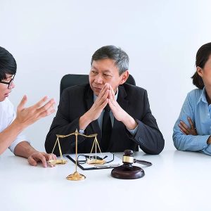 attorney discussing about difference of mediation vs. litigation